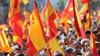 Manifestantes protestan contra nueva ordenanza en Barcelona