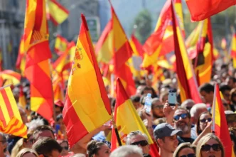 Manifestantes protestan contra nueva ordenanza en Barcelona