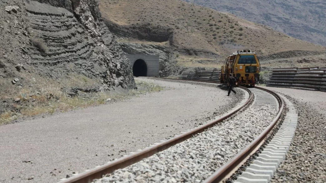 Firma de acuerdo ferroviario entre Irán, Turkmenistán y Uzbekistán