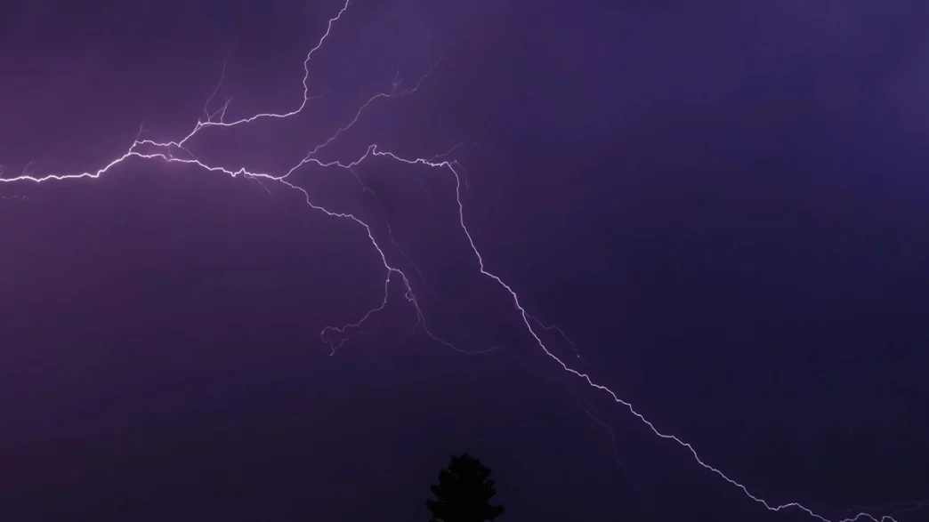 Tormentas Madrid fin de semana: tormenta eléctrica sobre la Sierra de Madrid