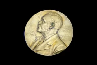 Ganadores del Nobel de Economía 2025 por innovación y crecimiento