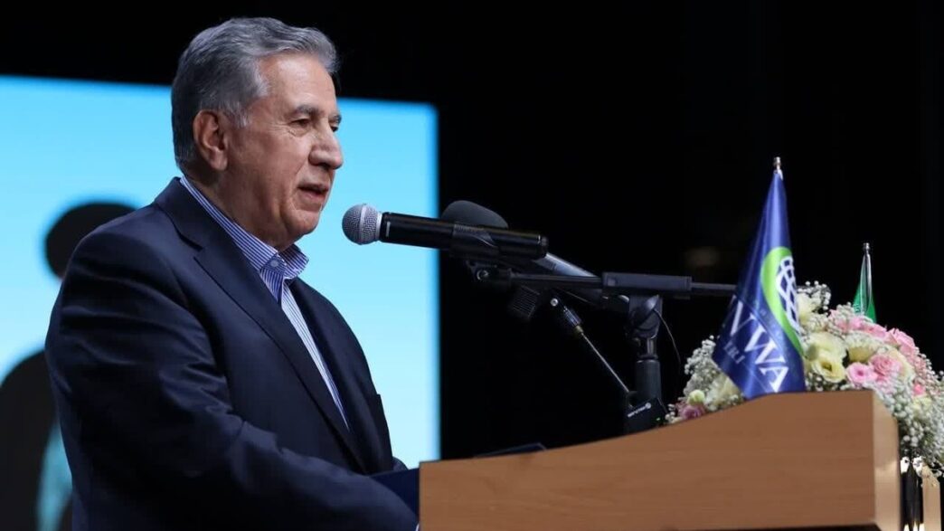 Samad Hassanzadeh inaugura feria de inversión minera en Teherán