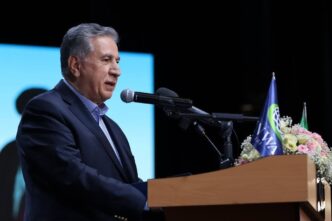Samad Hassanzadeh inaugura feria de inversión minera en Teherán