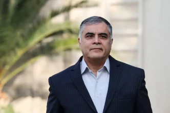 Plataforma petrolera iraní operando en el Golfo Pérsico