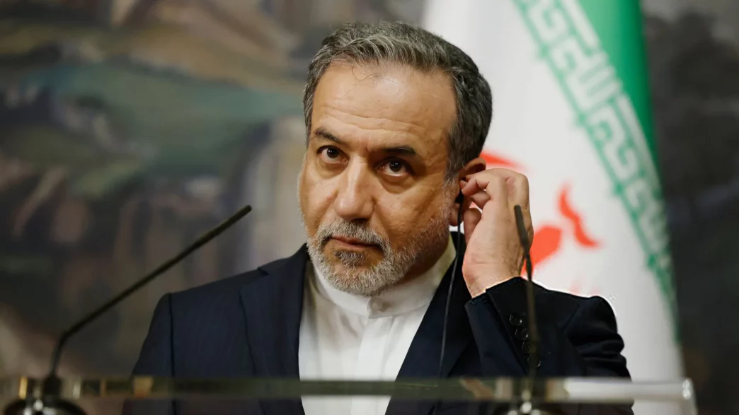 Abbas Araghchi durante entrevista